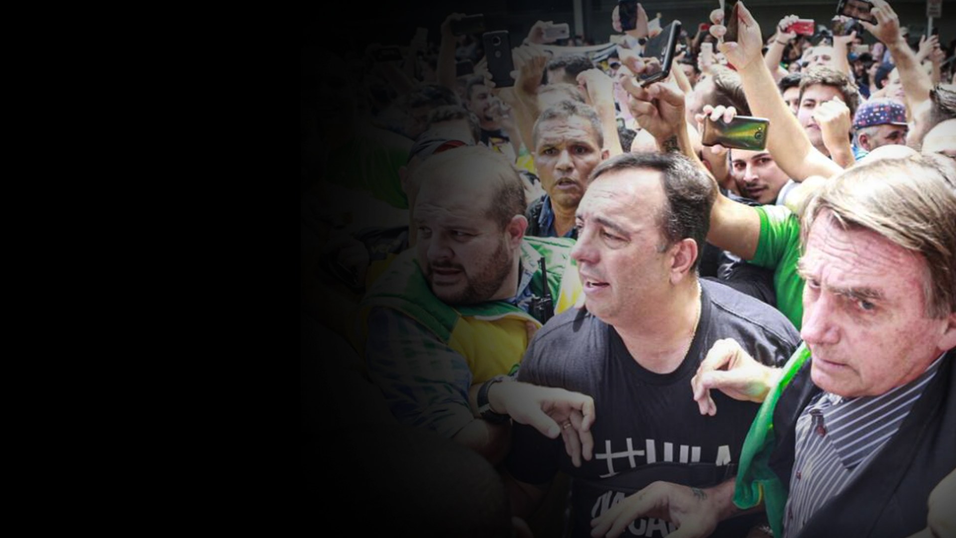Delegado Francischini ao lado de Jair Bolsonaro em meio à multidão